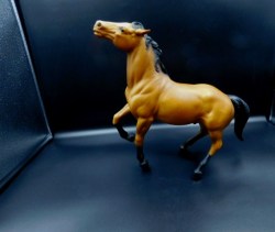 BREYER BUTTERSCOTCH RUNNING BROWN HORSE, BLACK SOCKS, TAIL, HEAD UP